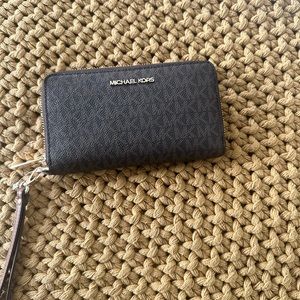 Michael Kors logo wallet: Brand New !